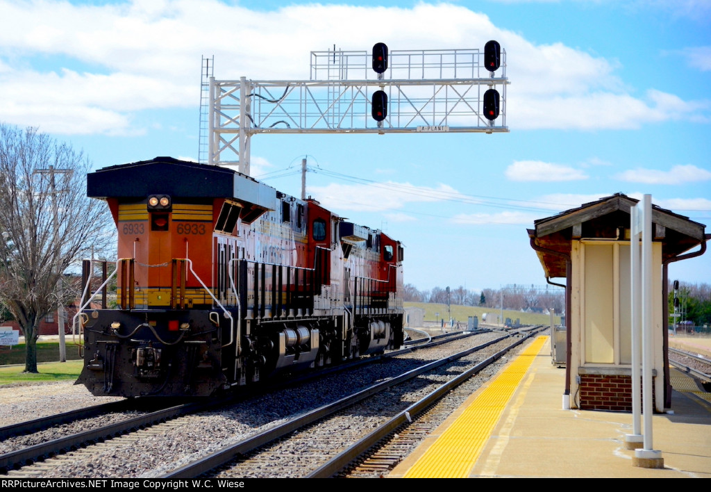 BNSF 6933